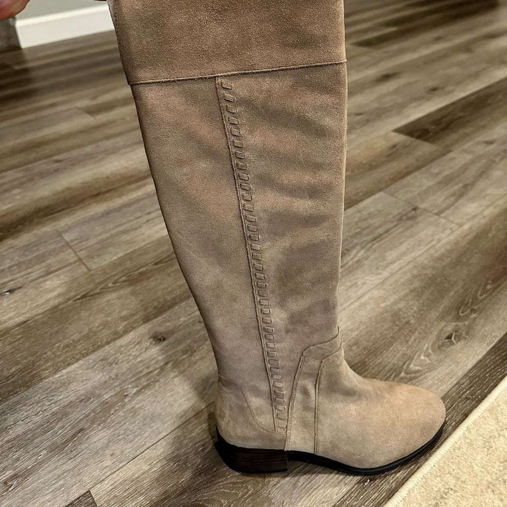 NWOT Vince Camuto Women's KRESTON Knee High Boot TAUPE NOTCH VERONA, 8